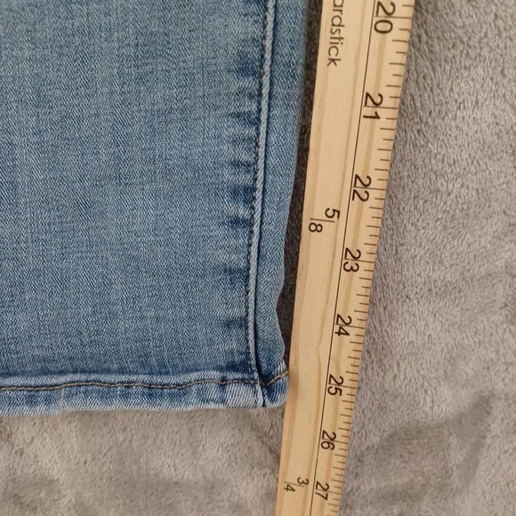 Levis‎ Boyfriend Jeans 18W Light Wash Busted Knee Straight Leg Classic Casual - Picture 5 of 8